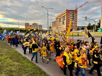 Парад болельщиков ознаменовал старт хоккейного сезона в Череповце